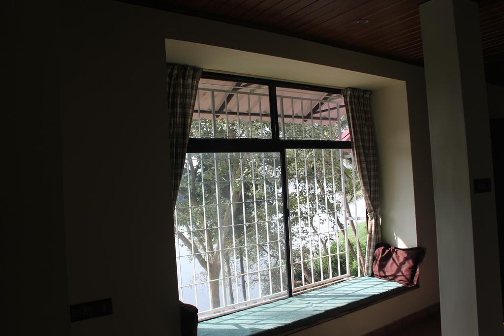 Pearl Spot Nedumbassery Quarto foto